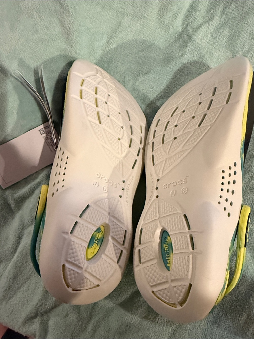 CROCS LiteRide Marbled Yellow & Teal with Black Upper - Picture 3 of 6